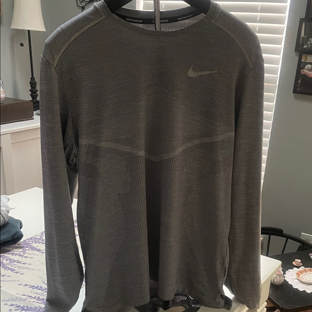 Summer  Sale Markdown Nike Gently Loved❤️ Dri Fit Gray Long Sleeve Shirt